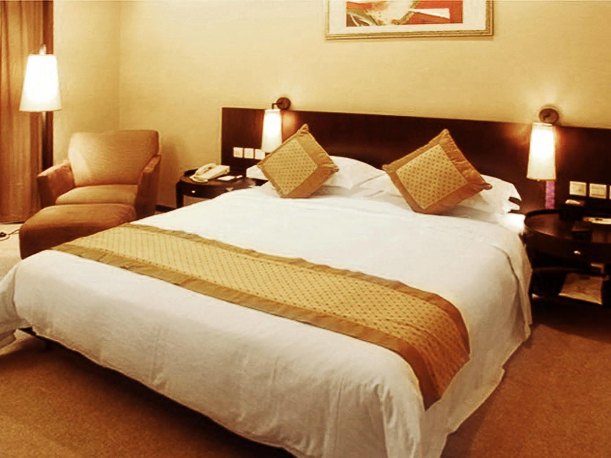 Dongguan Dongcheng International Hotel - Free Shuttle Buses For Executive Room Guests During Canton Fair Exteriér fotografie